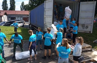 Batůžky Mary’s Meals z Brna do Malawi