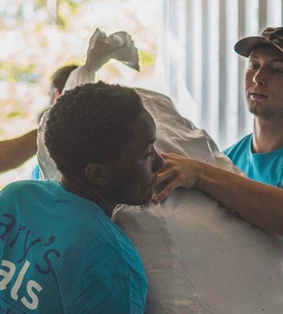 7 000 batůžků header