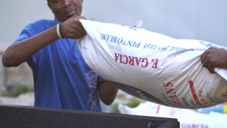 Haiti nakládání pytlů
