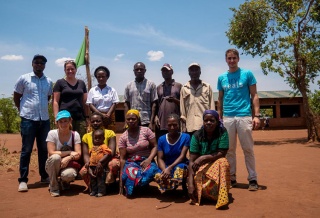 Mary’s Meals Mpapa - místní, Lucy a Dominik