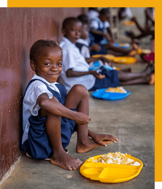 Mary's Meals, fotka usmívajícího se dítěte při jídle