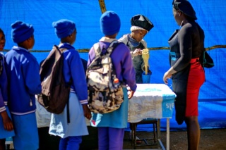 Výdej jídla, Ngonye