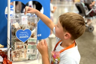 Mary’s Meals, dary v hotovosti